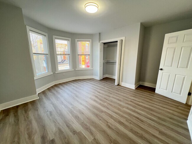 Building Photo - Renovated 3bd/1bth House with Rear yard!! SECTION 8 ONLY!!