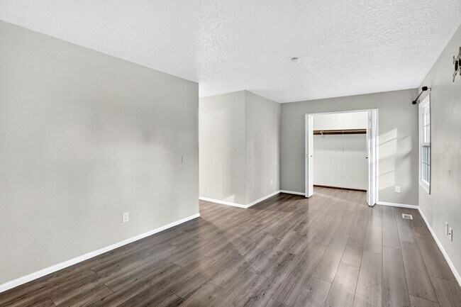 Building Photo - 13525 SW Roan Ct