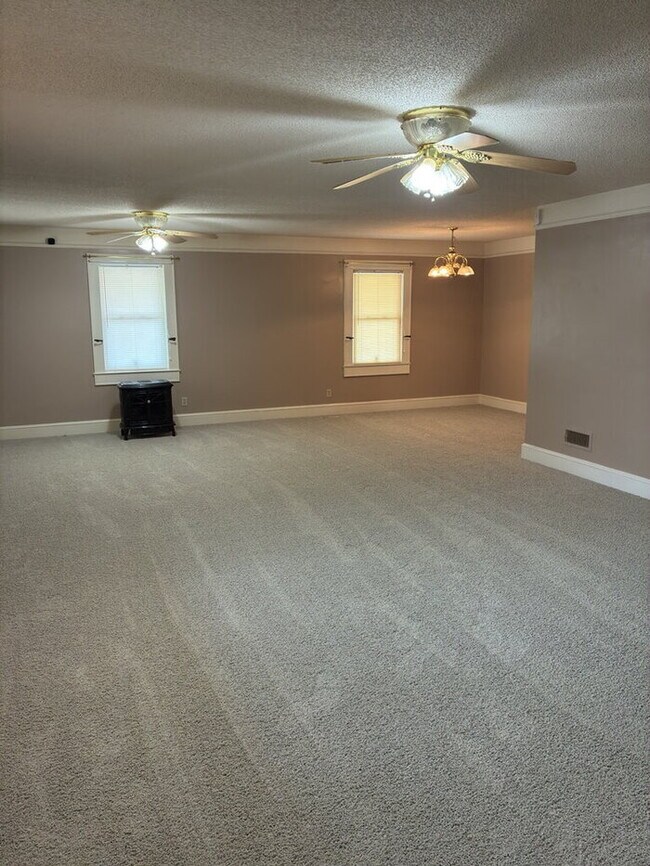 Building Photo - "Charming 3-Bedroom Retreat with 2 Full Baths in Peaceful Pelzer!"