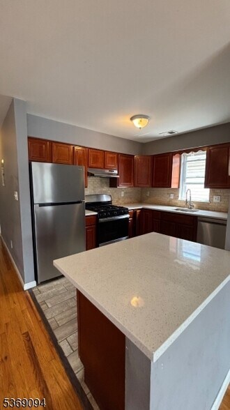 Building Photo - 924 Bergen St