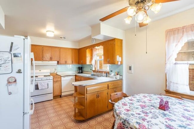 Building Photo - 3630 W 66th St