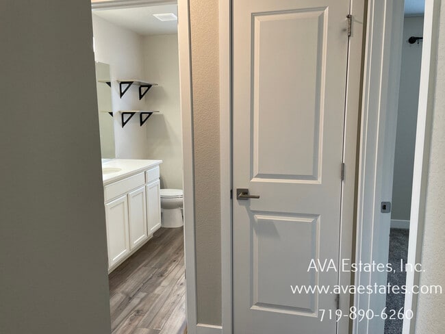 Building Photo - 2403 Sunrise Ln