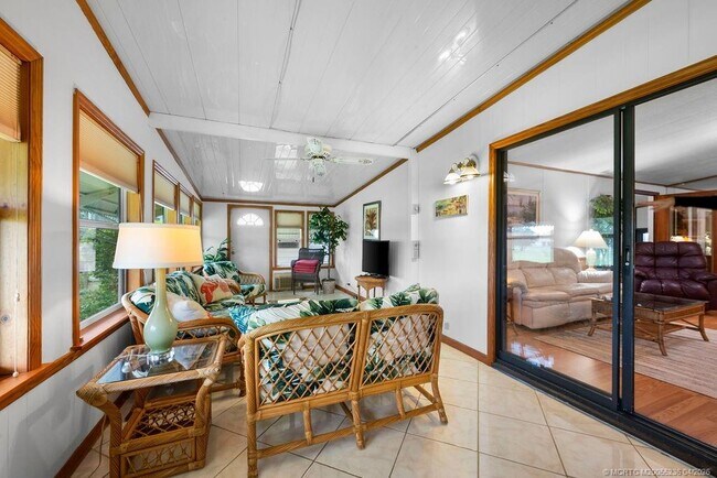 Building Photo - 7894 SE Saratoga Dr