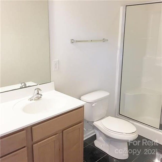 Building Photo - Beautiful three bedroom townhome