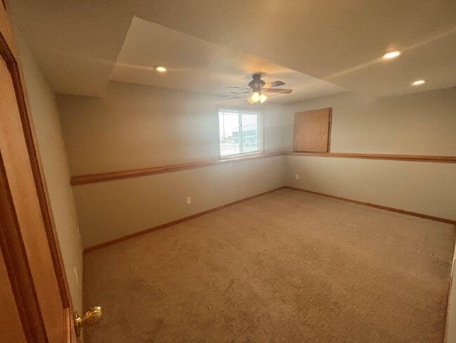 Building Photo - 4 BEDROOM | 2 BATH | DOUBLE CAR GARAGE | RAPID VALLEY