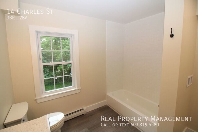 Building Photo - Spacious Large 3-BD apartment located in t...