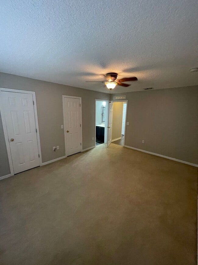 Building Photo - 421 Brooklet Cir