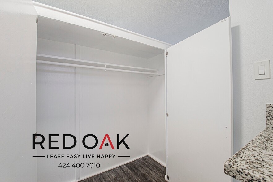 Building Photo - 12211 S Manor Dr