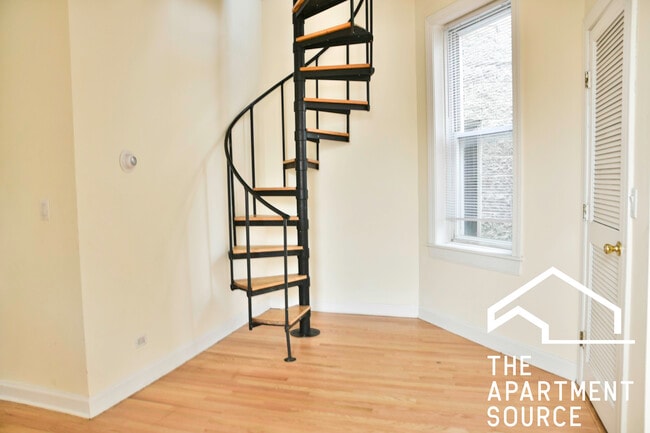 Building Photo - 2318 N Southport Ave