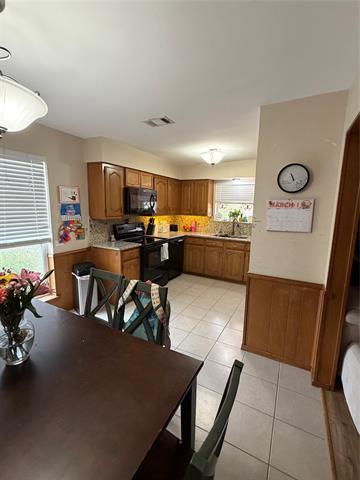 Building Photo - 309 W Stoneybrook Dr