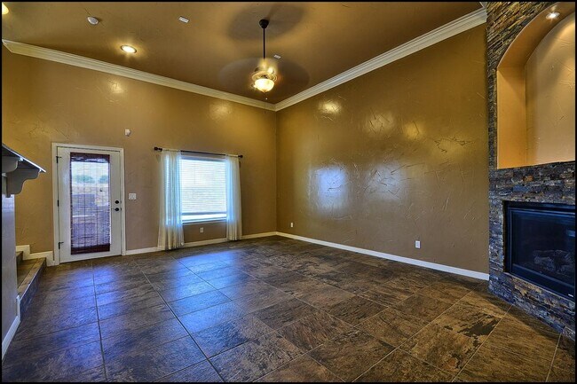 Building Photo - Fantastic home