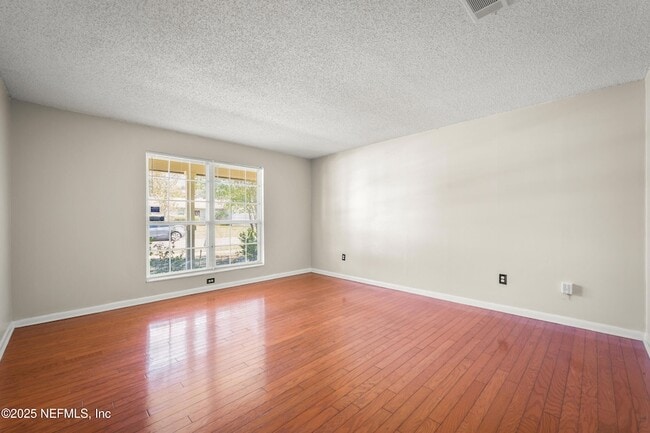 Building Photo - 2726 Winrock Dr W