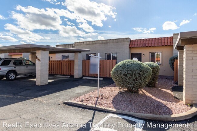 Building Photo - 3 br, 2 bath House - 835 S. Pantano Parkway