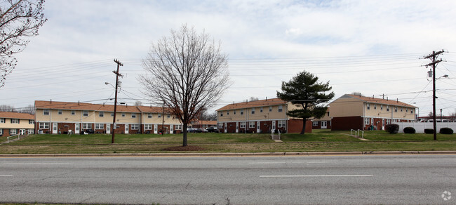 Building Photo - Cumberland Courts Apartments
