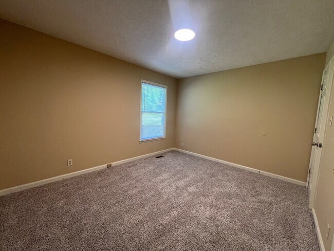 Building Photo - 3413 Clearwater Dr