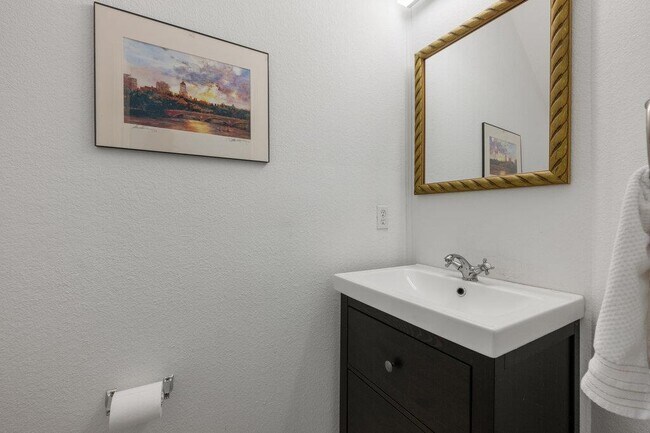 Building Photo - 13400 Rossello Dr