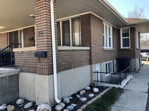 Building Photo - Chang Duplex