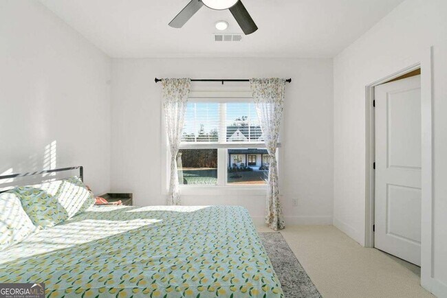 Building Photo - 415 Oakleigh Ave