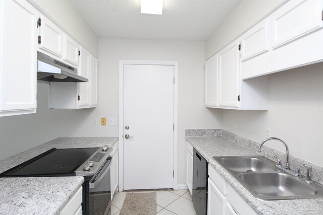 Building Photo - 408 Peppertree Terrace