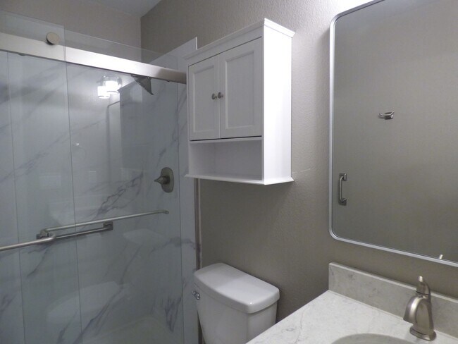 Building Photo - Merry Christmas!  This home is available now, with December rent free!