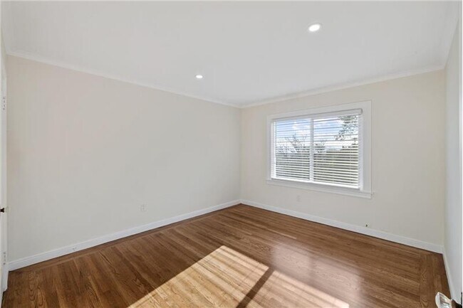 Building Photo - 279 Ramsell St