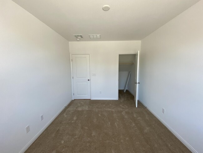 Building Photo - 2212 Stone Well Rd