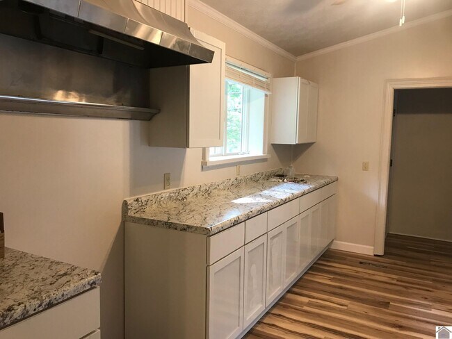 Building Photo - 1075 Friedman Ln