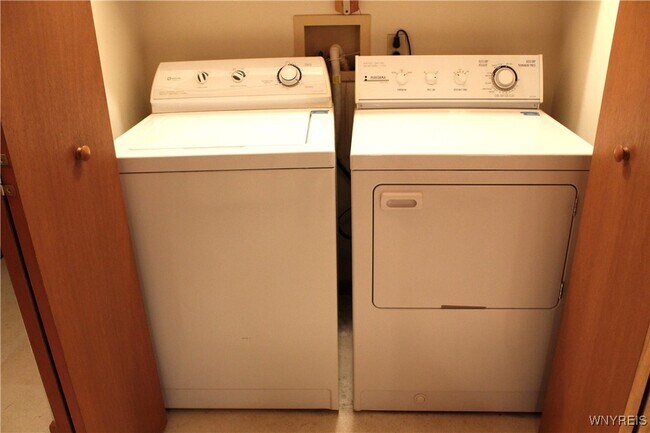 Building Photo - 16 Bluebird Ln