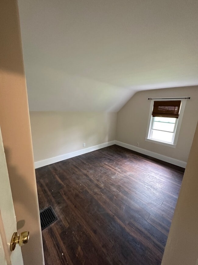 Building Photo - 161 Walnut St