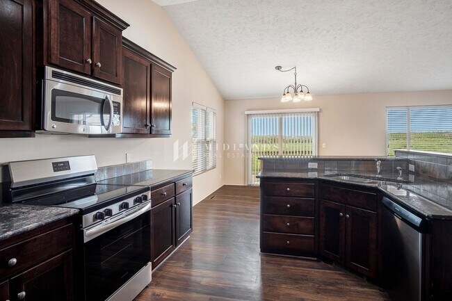Building Photo - Ranch Townhome in Shadow View