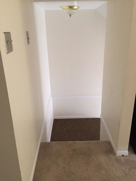 Building Photo - 175 W Spring St