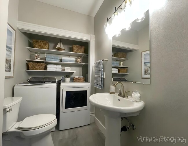 Building Photo - 405 Spruce St E