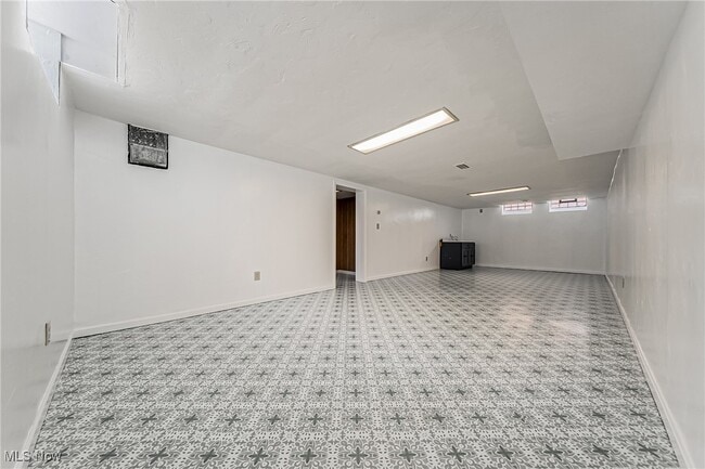 Building Photo - 24111 Edgehill Dr