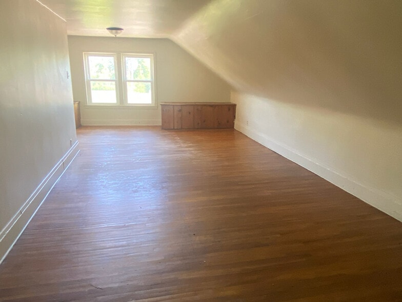 Building Photo - 505 Ridge Rd