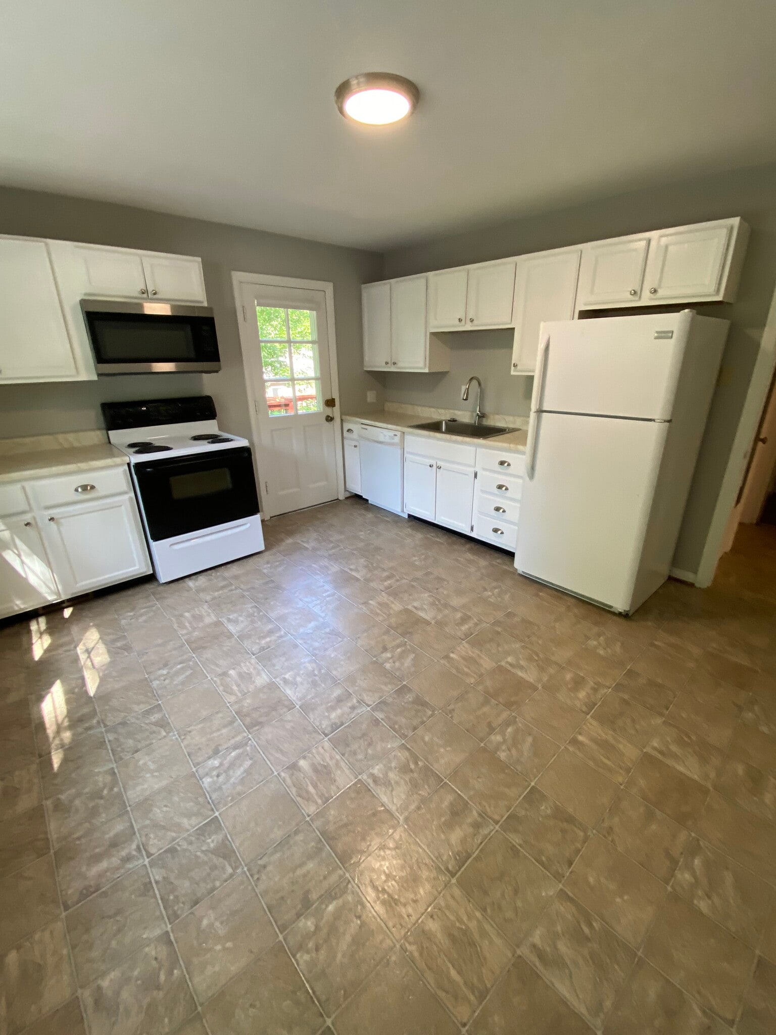 Kitchen - 755 Weidman Rd