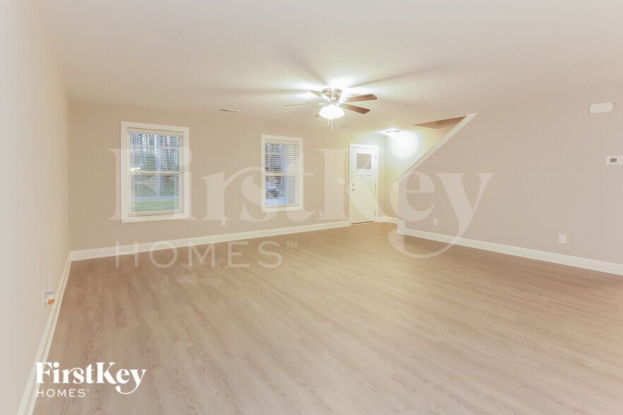 Building Photo - 1520 Longbow Dr