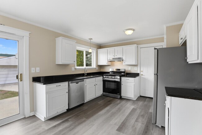 Building Photo - 41427 Larimore Ln