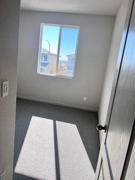 Building Photo - 3129 Ballena St