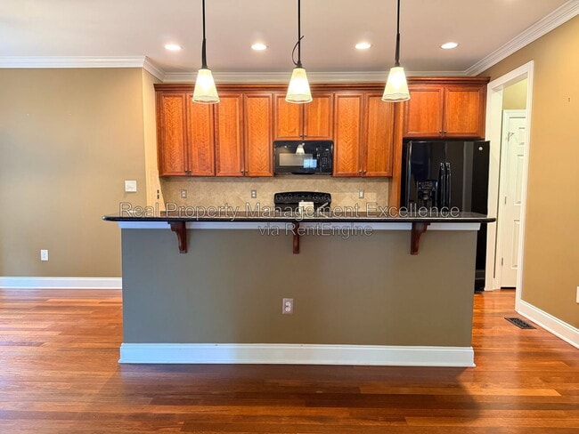 Building Photo - 616 Lake Artesia Ln