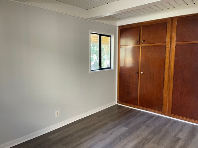 Building Photo - Great house of 4 rooms and 2 bath