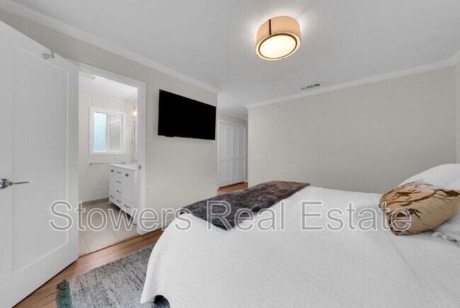 Building Photo - 627 N Silverado Dr