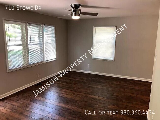 Building Photo - 710 Stowe Dr