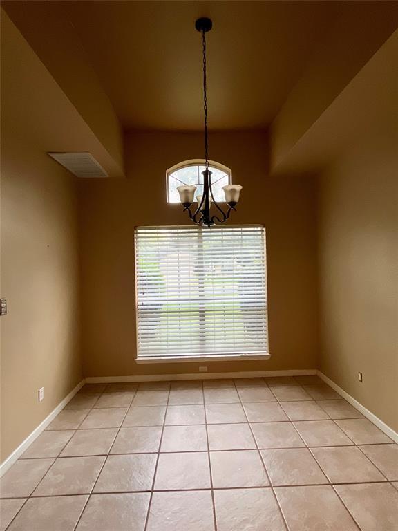 Building Photo - 2321 Clover Ridge Dr