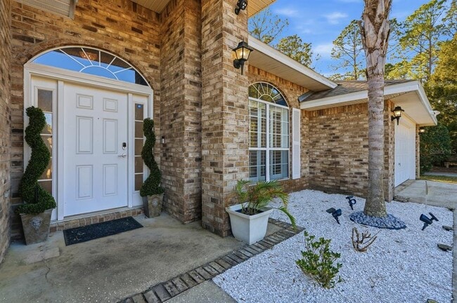 Building Photo - 6 Reybury Ln