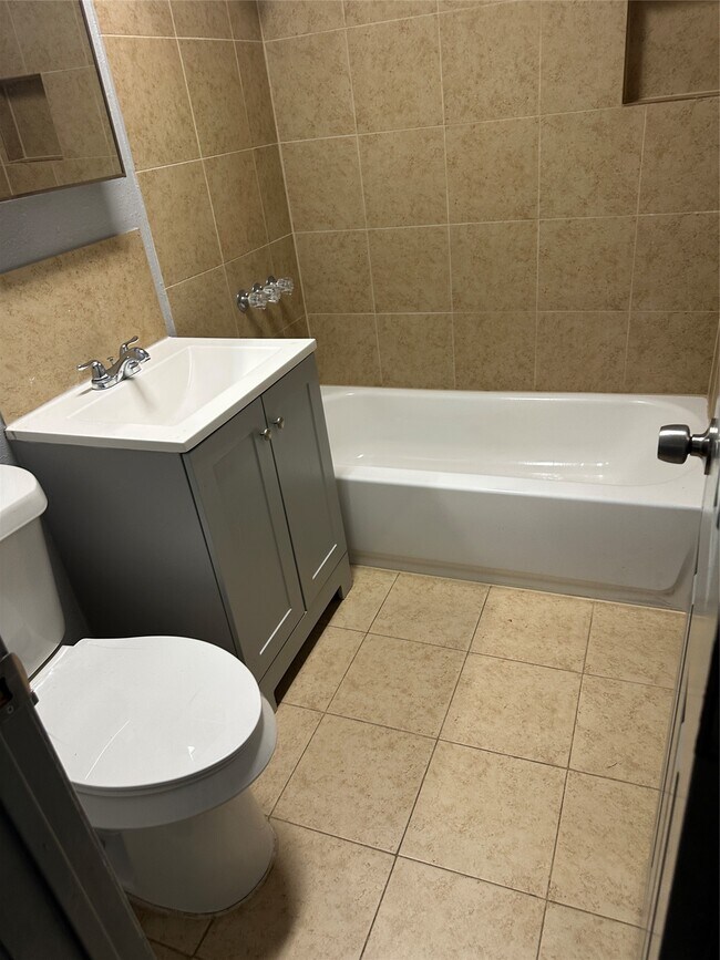 Building Photo - 2419 Pannell St