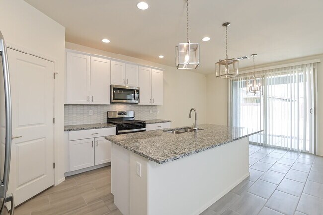 Building Photo - 12158 W Charismatic Dr