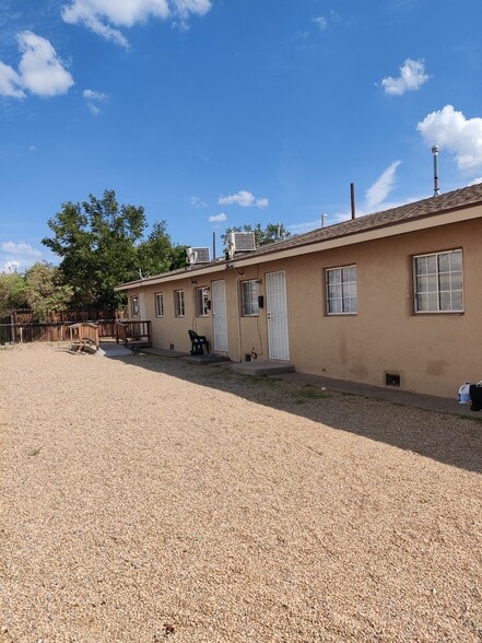 Building Photo - 524 N Mesquite St