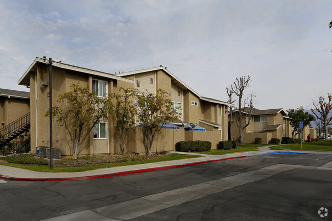 Building Photo - Hemet Estates