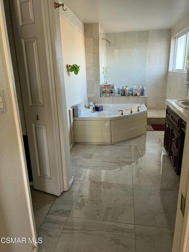 Building Photo - 729 Triunfo Canyon Rd