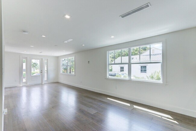 Building Photo - 833 Ardmore Rd